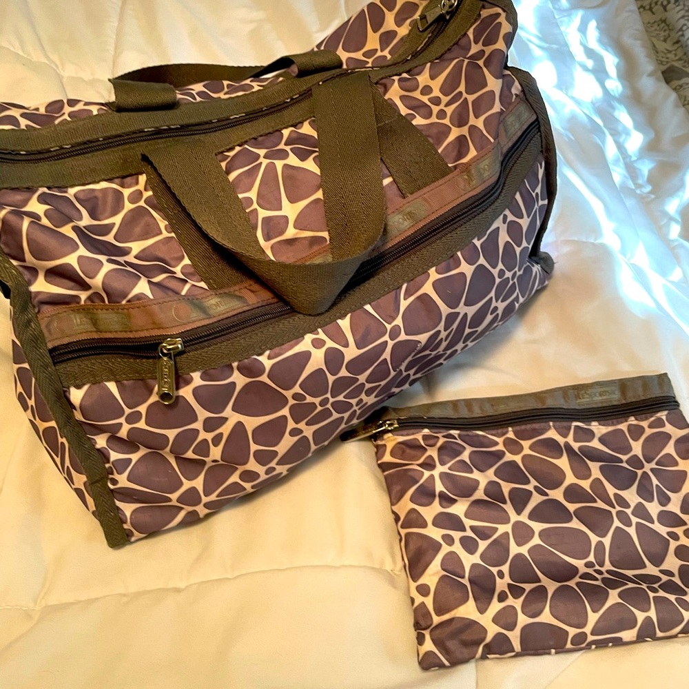 Lesportsac weekender grey with pouch